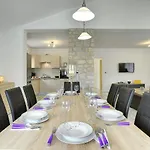 Modern With Private Pool Near Valbandon