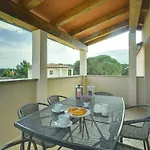 Modern With Private Pool Near *