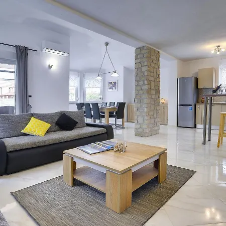 Modern With Private Pool Near