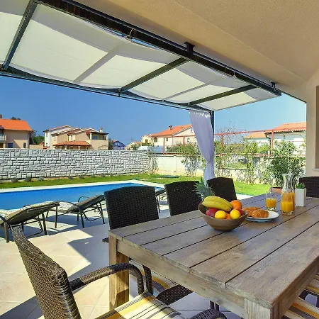 Villa Modern With Private Pool Near Valbandon