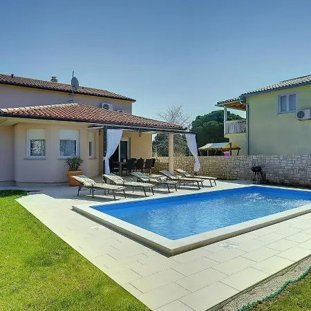 Villa Modern With Private Pool Near *