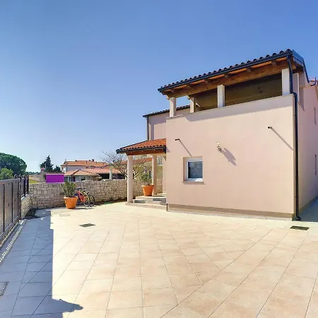 Modern With Private Pool Near * Valbandon