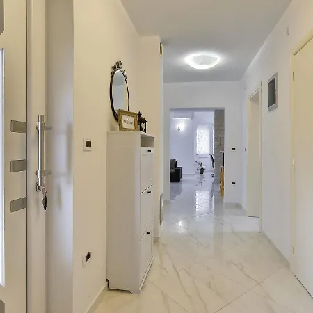 Vila Modern With Private Pool Near