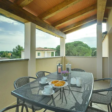 Modern With Private Pool Near *
