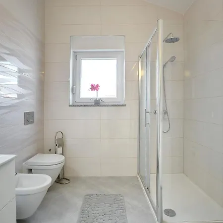 Modern With Private Pool Near Vila