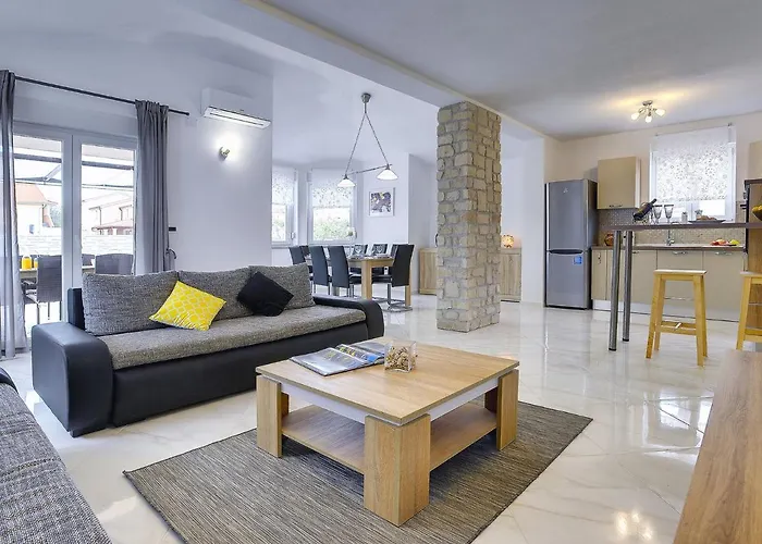 Modern With Private Pool Near