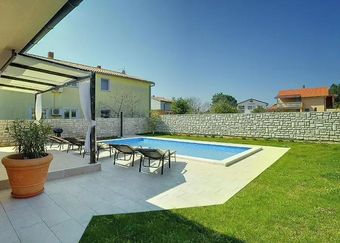 Villa Modern With Private Pool Near Valbandon