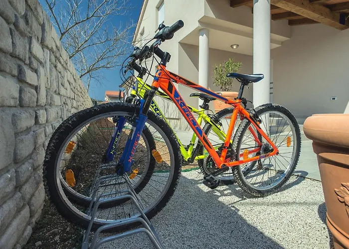 Modern With Private Pool Near