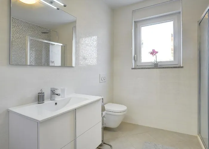 Villa Modern With Private Pool Near Valbandon