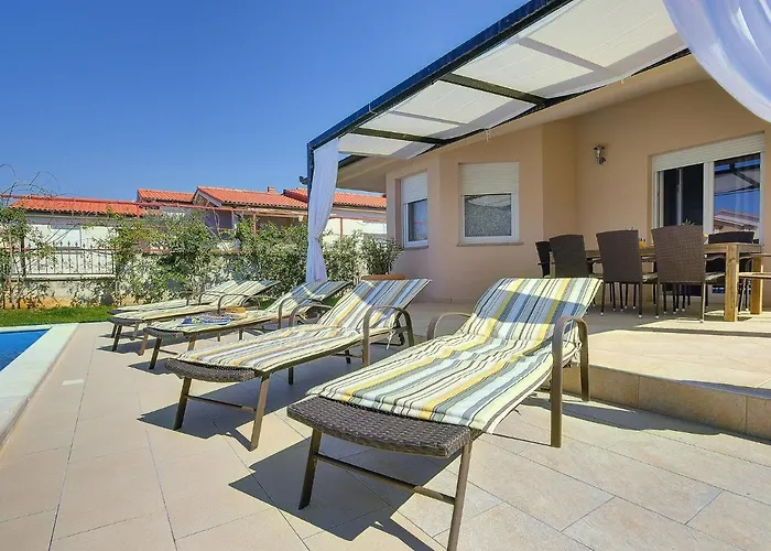 Villa Modern With Private Pool Near *