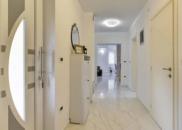 Villa Modern With Private Pool Near