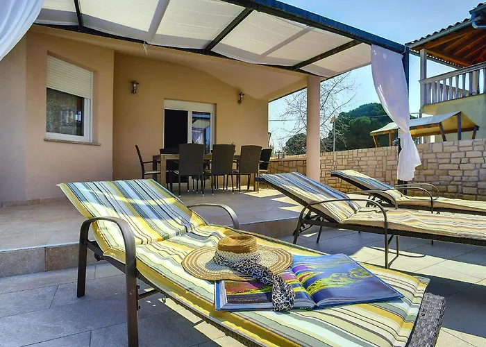 Modern With Private Pool Near Villa *