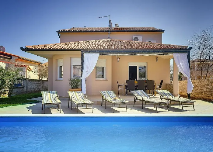 Modern With Private Pool Near Βίλα Valbandon